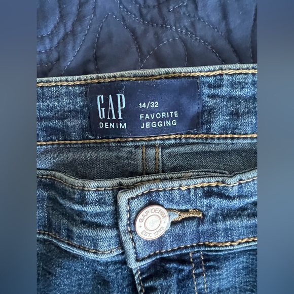 Gap Jeggings size 14/32.  Excellent condition.  Like new.  Ankle length. - Picture 2 of 5